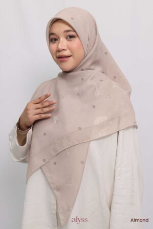 Alternative view of Ruhi - Almond