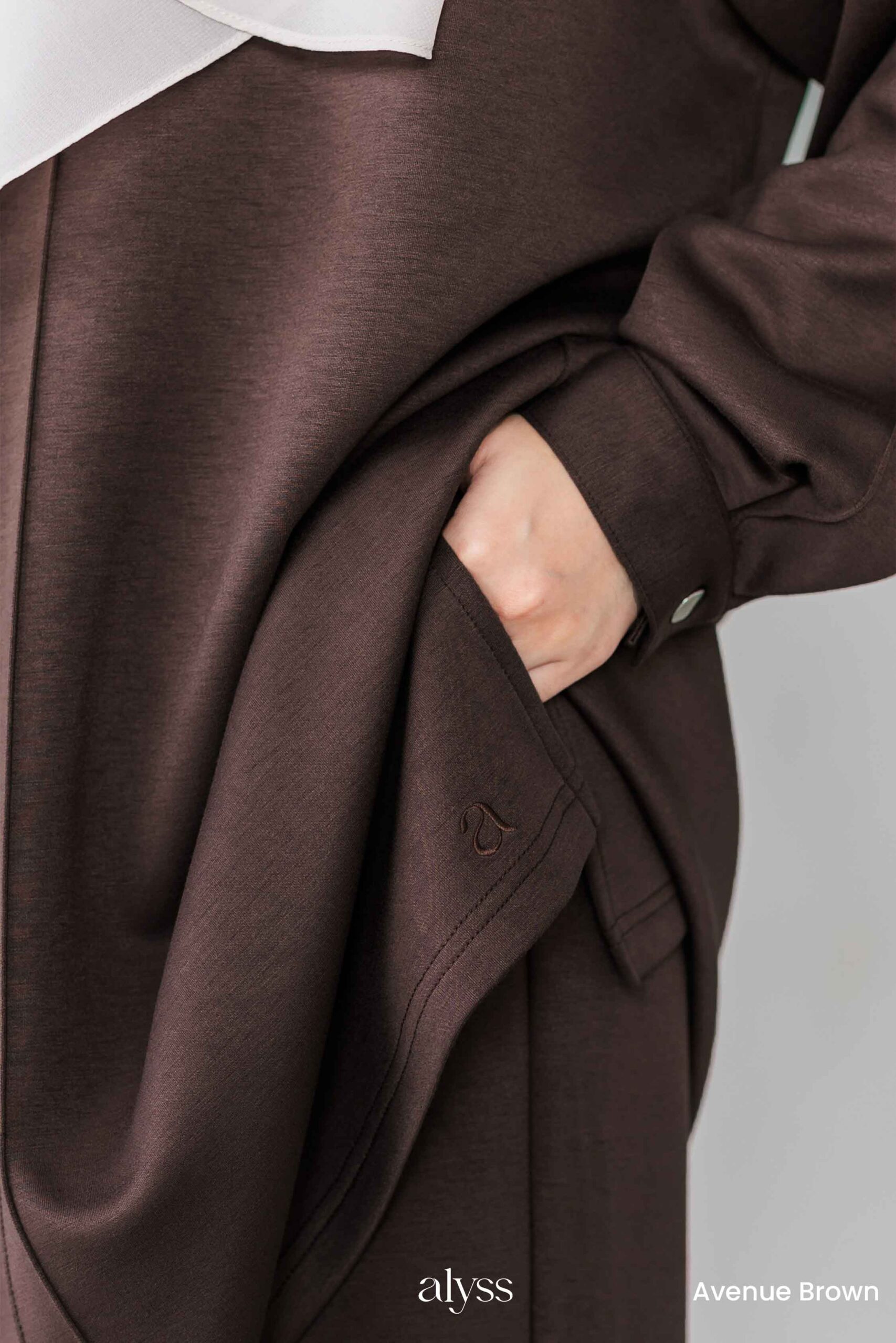 Sofie - Avenue Brown - Image 3