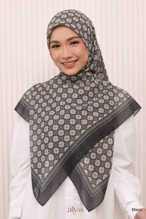 Alternative view of Anisa - Elora