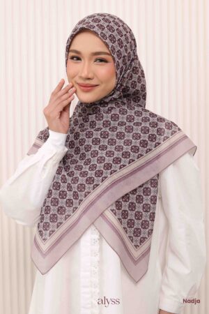 Alternative view of Anisa - Nadja