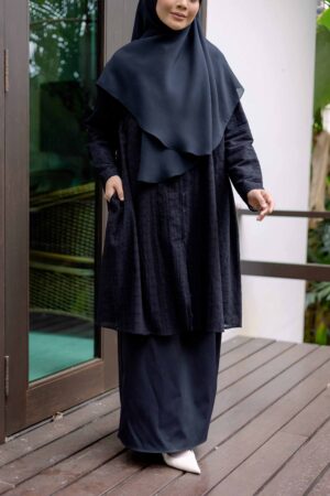 Alternative view of Sari - Black