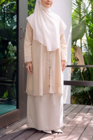 Alternative view of Sari - Oat