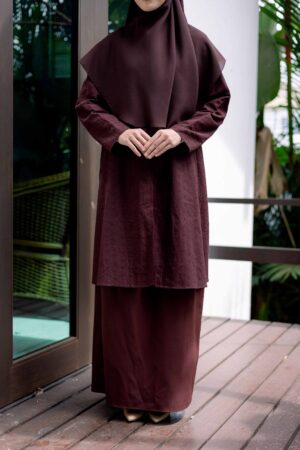 Alternative view of Sari - Rich Brown