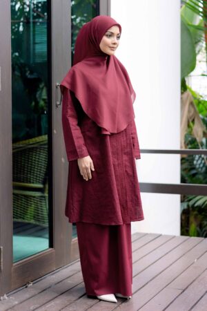 Alternative view of Sari - Ruby