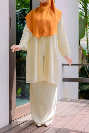 Alternative view of Sari - Soft Yellow