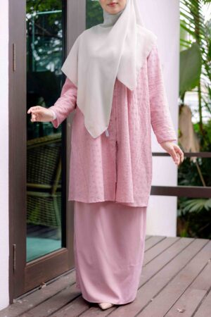 Alternative view of Sari - Strawberry