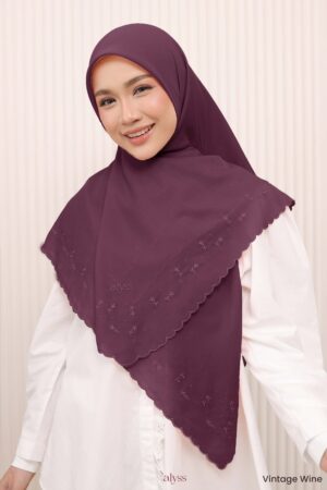 Alternative view of Lebaran- Vintage Wine