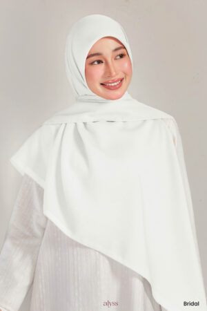 Alternative view of Suri - Bridal