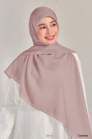 Alternative view of Suri - Cameo