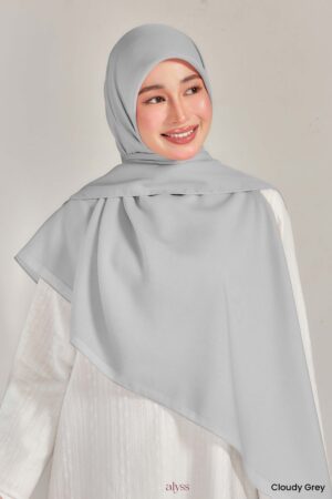 Alternative view of Suri - Cloudy Grey