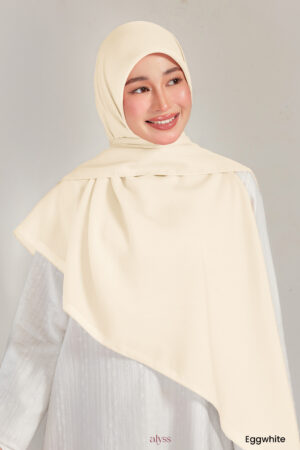 Alternative view of Suri - Eggwhite