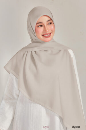 Alternative view of Suri - Oyster