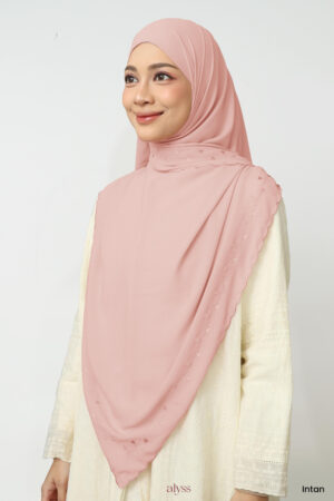 Alternative view of Aria - Intan