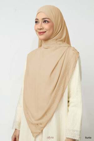 Alternative view of Aria - Suria