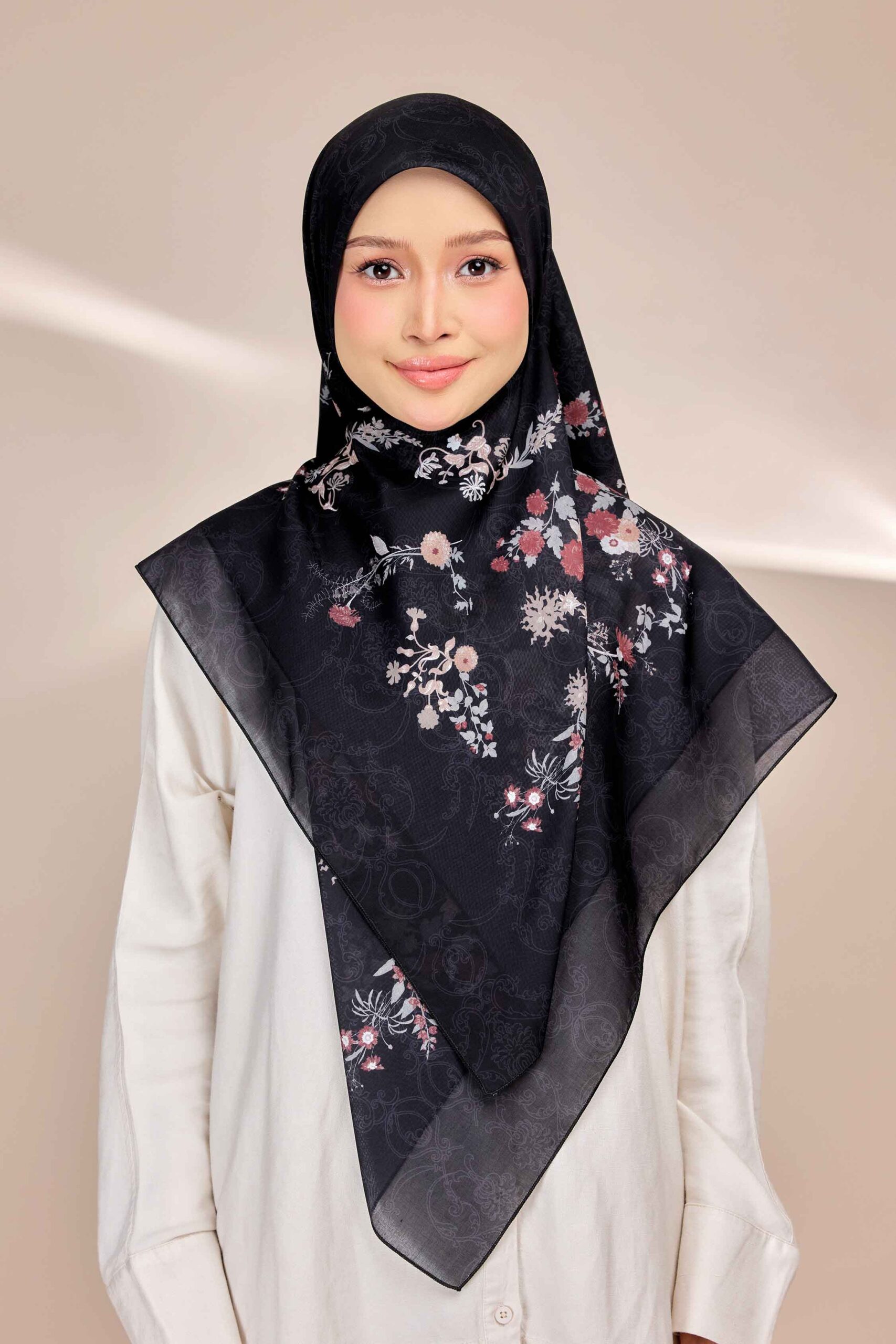 Rhea- Moon Black