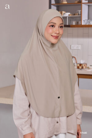Alternative view of Leesa- Khaki
